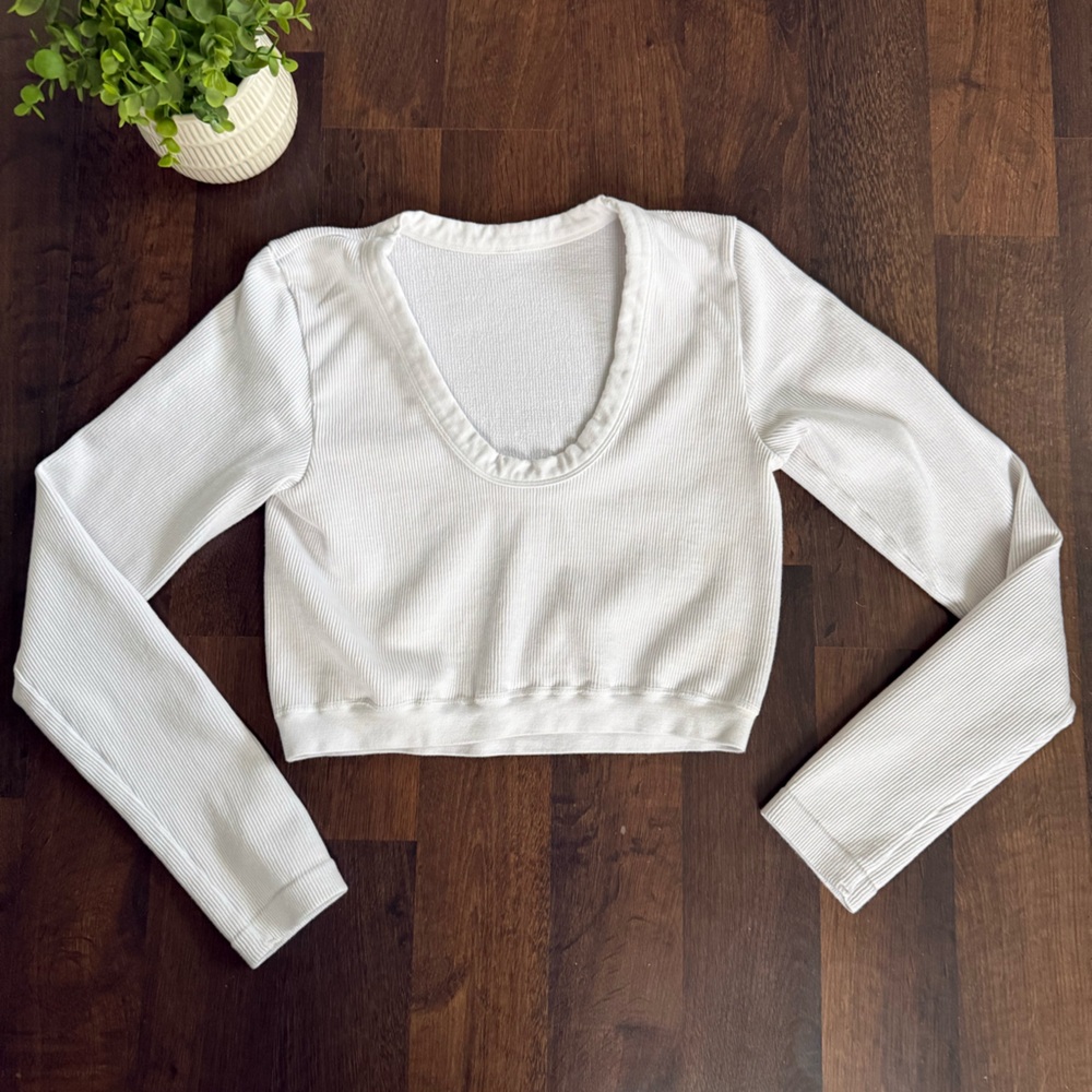 ALO Yoga Seamless Ribbed Cropped Serene Long Sleeve - Picture 2 of 11